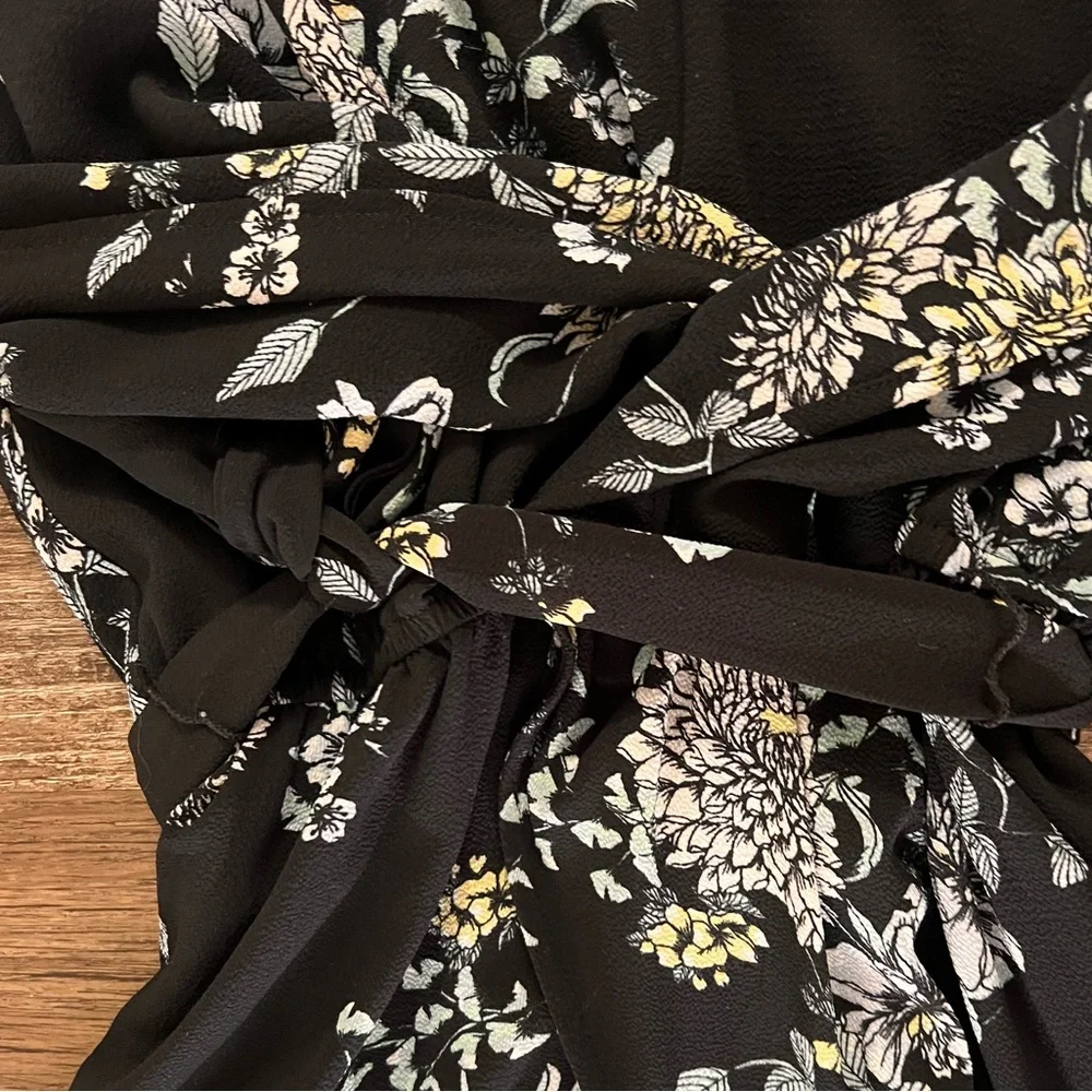 🖤🌿HOST PICK🌿🖤 Floral Romper Dress - Picture 4 of 6